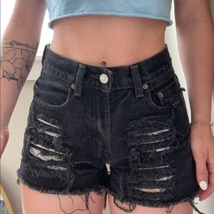 SOLD. Vintage Levi’s 550 shorts